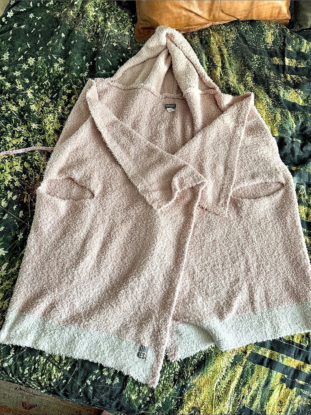 DEMDACO Hooded Fleece Cape in Pink & White